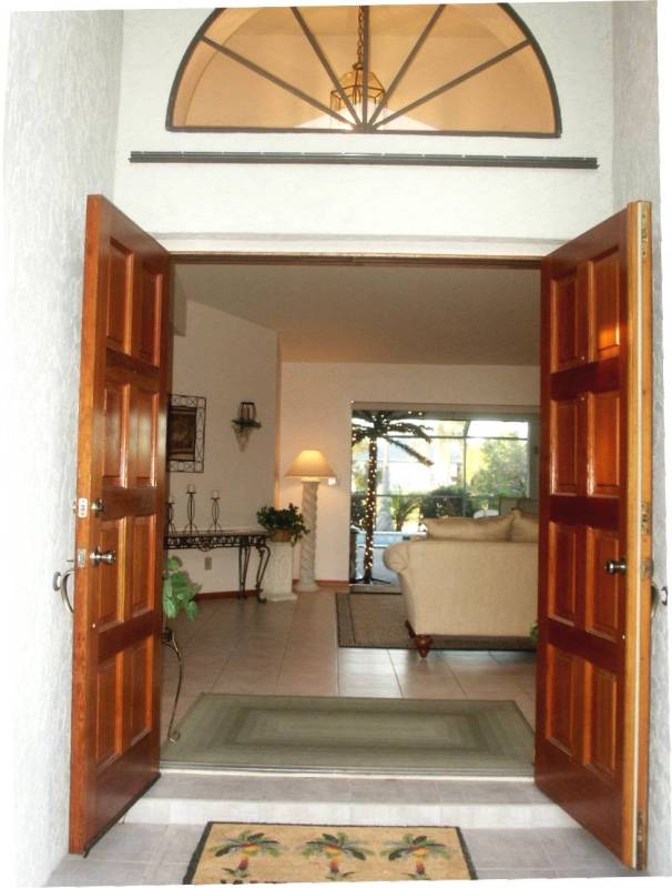 Luxury Villa entry3388.jpg